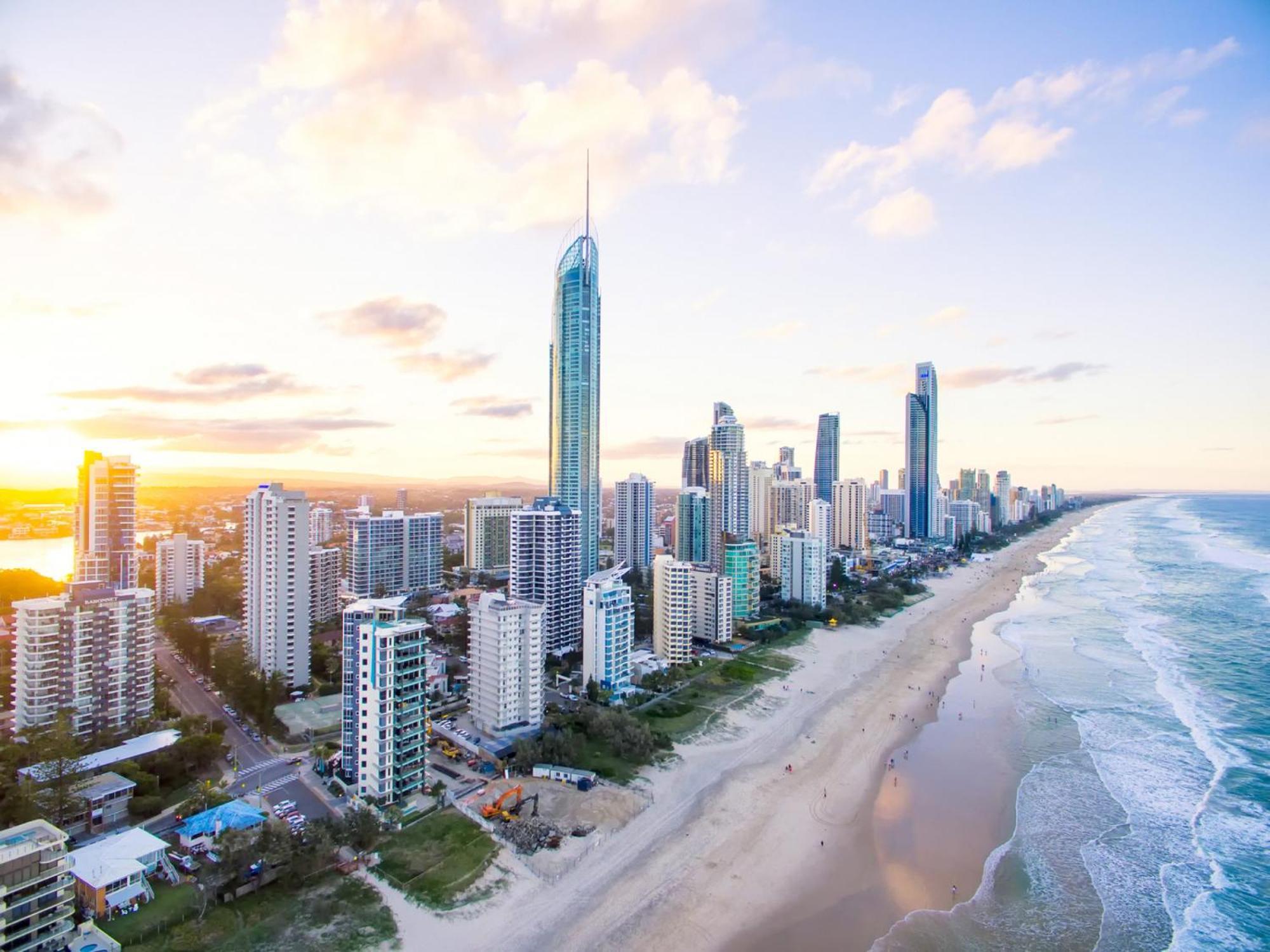 Scenic 2-bed With Pool, Gym & Secure Parking Gold Coast